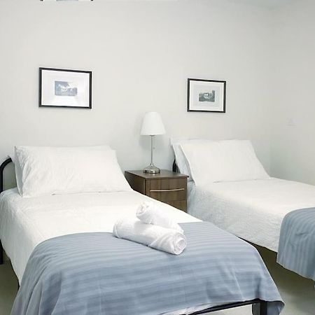 Two Bedroom Luxury Apt With Film Style Swansea Zewnętrze zdjęcie