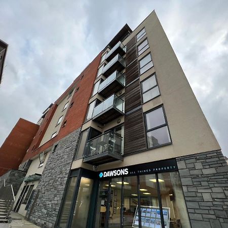 Two Bedroom Luxury Apt With Film Style Swansea Zewnętrze zdjęcie