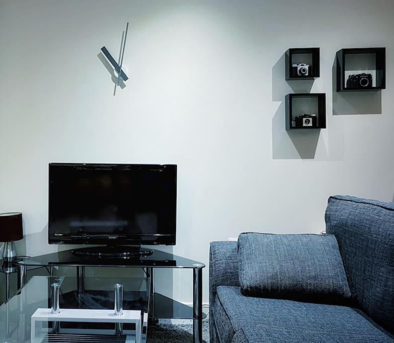Two Bedroom Luxury Apt With Film Style Swansea Zewnętrze zdjęcie