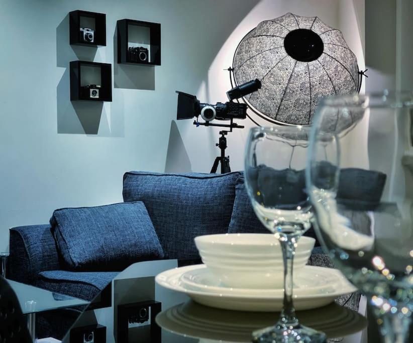 Two Bedroom Luxury Apt With Film Style Swansea Zewnętrze zdjęcie