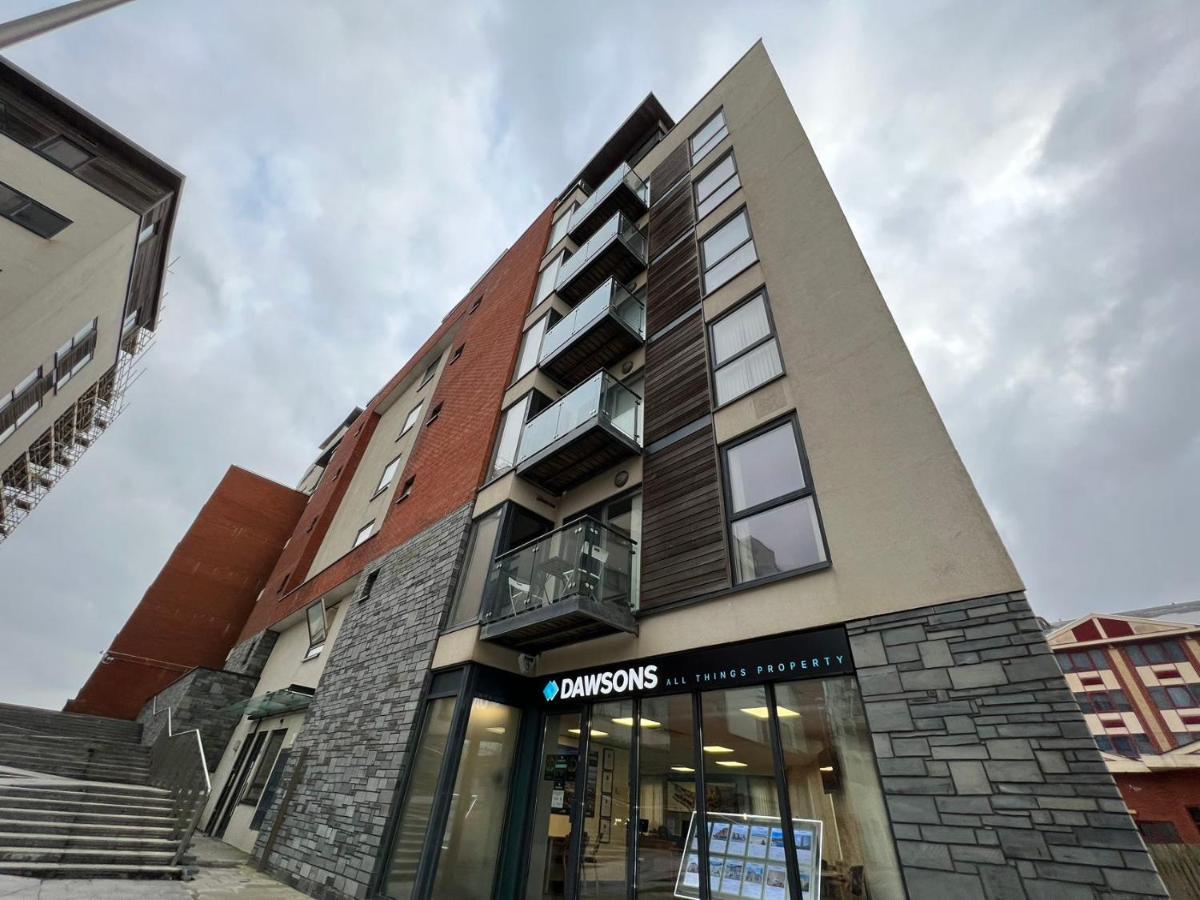 Two Bedroom Luxury Apt With Film Style Swansea Zewnętrze zdjęcie